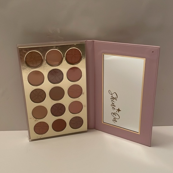 NICOLLE MILLER New York “Just Like Magic” Rosy Nudes eyeshadow palette. Vegan - Picture 13 of 17